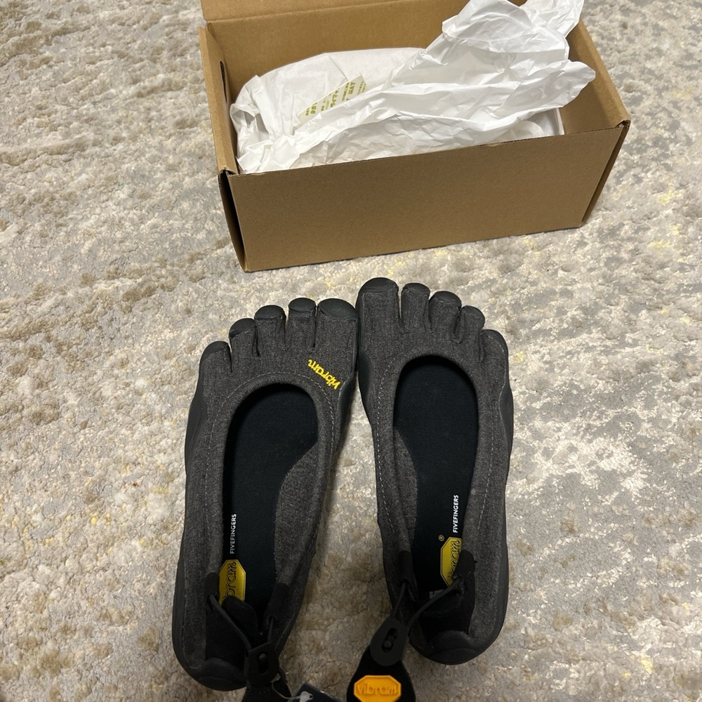 Vibram FiveFingers Black Eco Classics